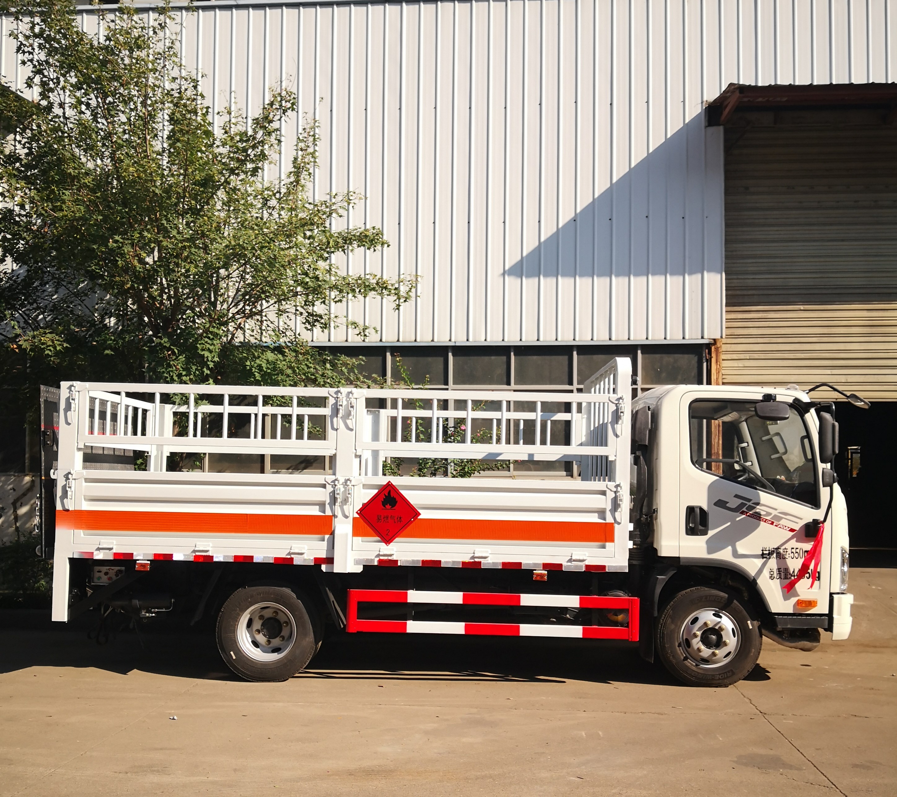 解放J6F國(guó)六藍(lán)牌氣瓶運(yùn)輸車